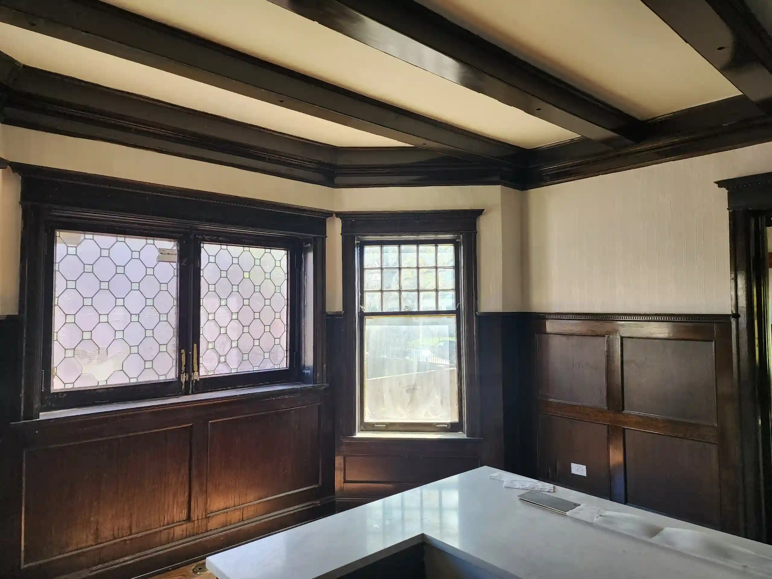 Plaster wall restoration and preparation for wallpaper